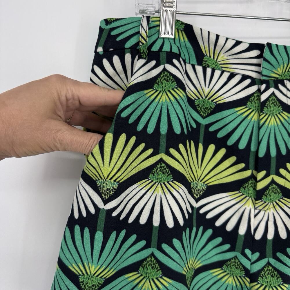 Molly Bracken Crepe Shorts Size Large Floral Green Pattern 3" inseam NWT Preppy - Picture 6 of 14